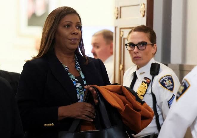 Trump levels unsubstantiated claims of collusion against New York attorney  general as civil fraud trial wraps up | U.S. | EL PAÍS English
