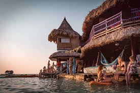 Located in guanajuato, casa del agua has 4 accommodations with private balconies. Casa En El Agua Colombia The Party Hostel In The Middle Of The Ocean