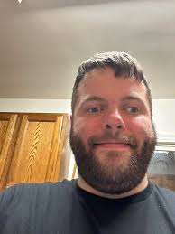 I'm a vocalist looking to join a band or to start one up. I mostly do  screaming vocals and have a good range from highs to lows. I'd prefer to do  something