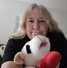 Lori Fortney's Instagram, Twitter & Facebook