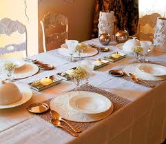 Elegant Christmas Table Setting In Soft Gold Christmas Table Decorations Christmas Table Gold Table Decorations