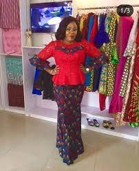 C`est féminin, dentelle, et girly. Proposition Modele Obev Couture Ventes D Articles Facebook