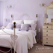 Purple paint colors bedroom walls light. Purple Color Master Bedroom With Wall Lighting Fixture Plus Make Up Table Beside Popular Bedroom Decorating With Dizajn Spalen Sirenevaya Spalnya Dekor Spalni