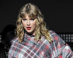 Drake brings son adonis onstage at billboard music awards. Taylor Swift To Receive Global Icon At Brit Awards 2021 Daily Pioneer Oltnews
