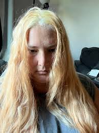 Will green hair dye cover reddish brown spots?