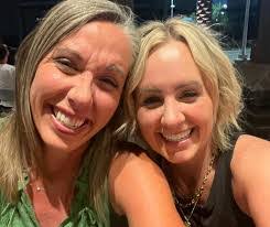 Kelley Hull's Instagram, Twitter & Facebook