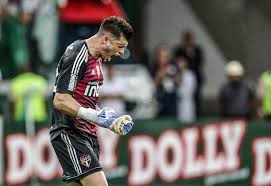 Tiago volpi started his career at fluminense in 2008, before moving to são josé a year later, he was loaned to luverdense in 2011. Em Alta Tiago Volpi Confirma Que Fica No Sao Paulo Ate O Final De 2019 Lance
