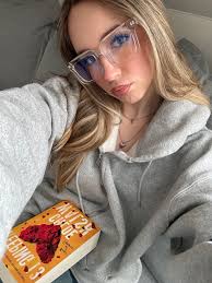 Comfortable frames that move with you — wherever the day takes you. 💫  📸@sophiakslibrary 👓Donald 👓Kathy 👓Ariel 👓Dennis Link in bio. #fytoo  #eyeglasses #eyewear #glassesfashion #prescriptionglasses #optical  #outfitidea #lifeinframes