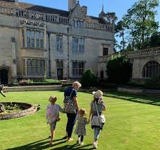 Emma willis is a boutique bespoke shirtmaker located on the famous jermyn st, london. Emma Willis And Matt Willis Mark Anniversary By Returning To Wedding Venue With Children Celebrity News Showbiz Tv Express Co Uk