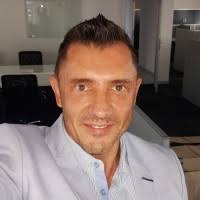 Correo electrónico y teléfono de Riaan Botes