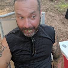 Kellie Hoy's Instagram, Twitter & Facebook