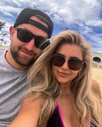 Mallory Clark's Instagram, Twitter & Facebook