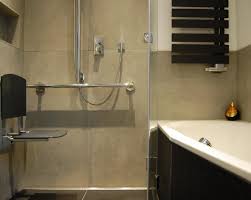 Dabei sind diese whirlpool badewannen mit ihren ausgefallenen formen, die in kleinste räume passen, nicht nur formschön, sondern ausgesprochen elegant. Komfortabel Und Barrierefrei Im Badezimmer Verbraucherzentrale Nrw