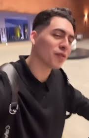 Él está un poco triste porque dijo a su novia en la ciudad de México  #tiktok #viral #edward #Alejandra