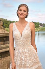 Es ist in der taille gerafft mit 6 falten, hat an dekolleté. Brautkleid Imera By Kleemeier Kollektion 2020 Hochzeitskleid Bohemian Wedding Dress Boho Braut Brautkleid Braut Boho Braut