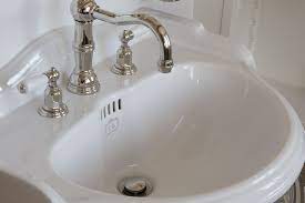 Waschtischarmaturen gibt es bei hornbach. Einer Unserer Zeitlosen Klassiker Ist Das Waschbecken Richmond Im Englischen Stil Waschtisch Badezimme Bad Einrichten Traditionelle Bader Bad Inspiration