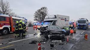 Alle organisationen feuerwehr syke feuerwehr barrien feuerwehr gessel feuerwehr ristedt feuerwehr okel feuerwehr hustedt feuerwehr kirchweyhe feuerwehr fahrenhorst feuerwehr wetschen feuerwehr cornau bauhof stadt syke feuerwehr heiligenrode feuerwehr groß. A3 Bonn Pkw Gerat Zwischen Lkw Und Kleintransporter Frau Eingeklemmt