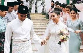 The paper also noted that tan mingles with celebrities such as malaysian actress michelle yeoh who starred in the hollywood film crazy rich asians, and singapore billionaire peter lim's daughter kim. Children Of Two Mahathir Proxies Cum Cronies Merge Their Empires Malaysia Today