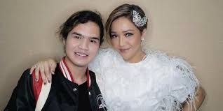 Kebaya merah maia estianty kebaya, formal dresses, red, idol, fashion,. Ungkapan Hati Maia Estianty Tinggalkan Dul Jaelani Di Usia 6 Tahun Setelah Cerai Dari Ahmad Dhani Kapanlagi Com