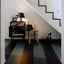 Pour le prix fourniture et application de peinture sur une fenêtre 2 vantaux avec dépose, traitement des 2 faces et de son encadrement (peinture ou vernis) et repose, comptez 90 euros ht. Linoleum Prix Moyen Au M2 Pour La Pose D Un Lino Par Un Artisan