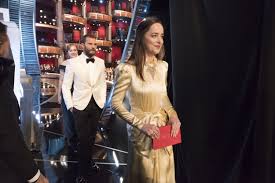 Johnson and dornan appeared onstage to present the academy award for production design. Dakota Johnson Jamie Dornan Hailee Steinfeld Featured In Abc S Backstage Oscars Photos