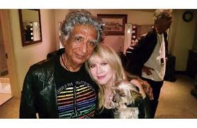 Lindsey buckingham is getting a divorce which means i live in a world where stevie nicke and lindsey buckingham are both single, one fan added. Before Fleetwood Mac Fritz Band Founder Q A On Stevie Nicks Lindsey Buckingham Sm Mirror