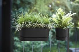 Osterreich Sicherheitswarnung Elho Fordert Dazu Auf Greenville Plantinghanger Umgehend Von Balkon Gelandern Zu Entfernen Regionews At In 2020 Pflanzenschaukel Garten Kaufen Balkonkasten