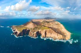 Porto santo ao vivo timelapses ver no mapa colocar no seu site a bela ilha dourada está presente no portal netmadeira.com através de uma webcam que nos presenteia com uma excelente vista da praia, uma parte da sua baía e onde visualizamos também o antigo cais. Porto Santo Travel Guide 28 Awesome Things To Do Journey Era