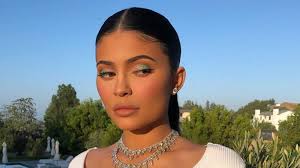 بعد نشر صورتها عارية كايلي جينر تتعرض لانتقادات بهذا الش أن Kylie Kylie Lips Kylie Jenner