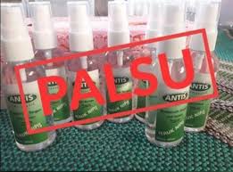 Saat botol tersebut kosong, isilah kembali dengan minyak dari kontainer besar. 3 Cara Kenali Hand Sanitizer Yang Asli