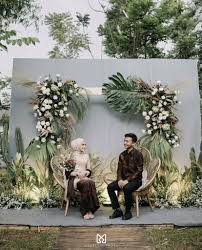 Tetapi dekorasi pernikahan atau wedding decorations sebenarnya bisa di desain sedemikian rupa agar tidak terlalu mahal di biaya. Referensi Dekorasi Pernikahan Outdoor Keren 2021 Idewedding