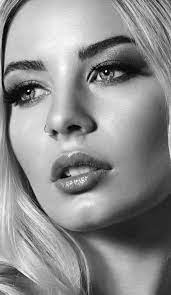 75 Amazing Black And White Portraits Richpointofview Black And White Portraits Portrait Photography Women Woman Face