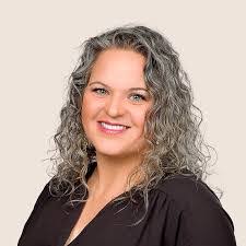 Elizabeth Hausman's Instagram, Twitter & Facebook