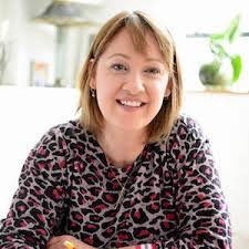 Fiona Brown's Instagram, Twitter & Facebook