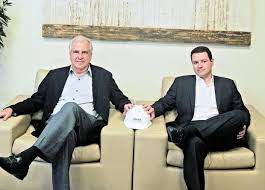 Veio o convite dele com muita serenidade, juntamente com o rafael menin e o rubens menin da mrv, o ricardo guimarães do bmg. Rubens Menin Rafael Menin Ricardo Guimaraes E Sette Camara Alexandre Mattos Explica A Sua Vinda Para O Atletico Falagalo