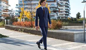 Dai blazer donna oversize, ai modelli classici, ecco 20 foto e spunti fashion per indossare il blazer con stile. Come Vestirsi In Ufficio I Consigli Per Un Look Da Manager Gentleman S Cafe
