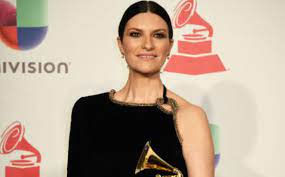 Laura pausini fa il primo passo dopo quattro anni di silenzi con la tatangelo, causa le battute fatte sui seni rifatti e i reciproci fidanzati, e difende la collega dopo l'eliminazione da sanremo con un post su. Just Like Tigers Laura Pausini Was Humiliated And Cried On March 24 Football24 News English