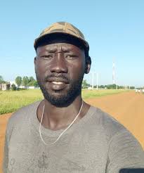 Who is this guy lol?💔😂