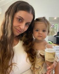 Amelia Aitken's Instagram, Twitter & Facebook