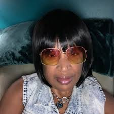 What colors and decor would complement chocolate brown furniture?