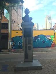 Tras la designación de josé manuel restrepo abondano como nuevo ministro de hacienda, múltiples voces se han manifestado desde los distintos partidos políticos destacando la trayectoria del hasta ahora ministro de industria, turismo y comercio, quien asume la cartera dejada por alberto. Los Bustos Invisibles De La Playa