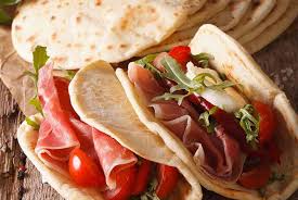 Dai un'occhiata anche a queste piada rolls con robiola, bresaola e spinacini novelli! Piadine Sfogliate All Olio Di Oliva Ricette Al Volo