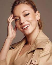 She is an actress, known for kun enkelit nukkuvat (2018), isän kosto (2018) keep up to date on scripted tv and streaming series with our list of the latest renewals and cancellations. Ester Exposito Ester Beauty Elite