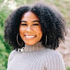 Daisy Kuhn's Instagram, Twitter & Facebook