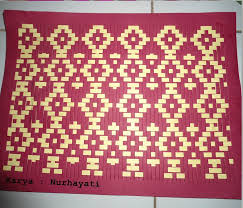 Langkah pertama yang perlu disiapkan adalah kertas dua warna, kemudian cutter, kemudian lidi. Gambar Warna Warni Pelangi Anyaman Colours Gambar 2 Dimensi Di Rebanas Rebanas