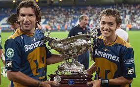 Conoce los detalles del partido que reunirá a grandes leyendas. A 16 Anos De Pumas Levantando El Titulo Frente Al Real Madrid Mediotiempo