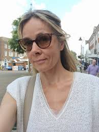 Hiya, I think I need glasses but I'm sure I can see a girl, long black  hair...a white dress, like a nightdress! Can anyone else see anything? If  not I'm off to