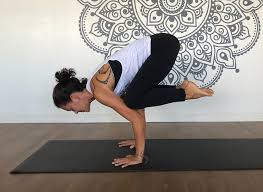 Descubra em nosso blog todos os benefícios por trás kakasana ou bakasana. 4 Crow Pose Variations To Advance Your Yoga Practice Yoga Room Hawaii