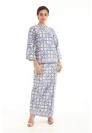 Kurung Kedah Batik Pastel From Amar Amran In Blue Di 2020 Model Pakaian Desainer Pakaian Pakaian Wanita