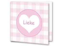 Een Lief Geboortekaartje Met Een Wit Hartje In Een Roze Cirkel Op Een Roze Geblokte Achtergrond Aan De Binnenkant Van H Roze Harten Geboortekaartjes Lichtroze
